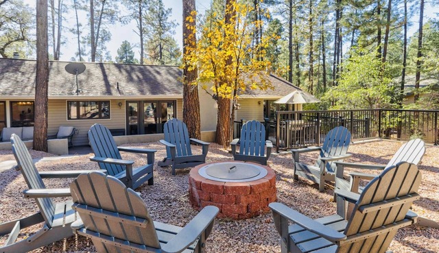 Bear View Cabin - Your Ultimate Vacation Rental Escape! Sleeps 8!