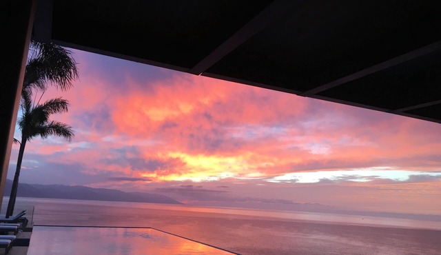 Beautiful 3 bedroom 3 bath with Beach Club on the beach