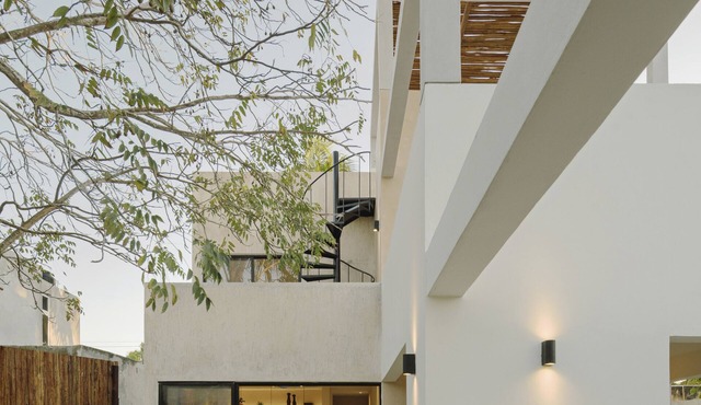 !Beautiful 2 BDRM Villa with Pool a few steps from the sea!