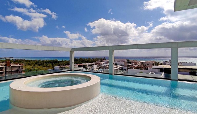 Beautiful 2 Story Loft Near The Beach