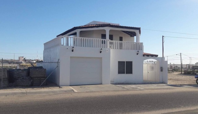 Beautiful 3 bedroom house right next to rute 13th, Casa de Los Abuelos in Rocky
