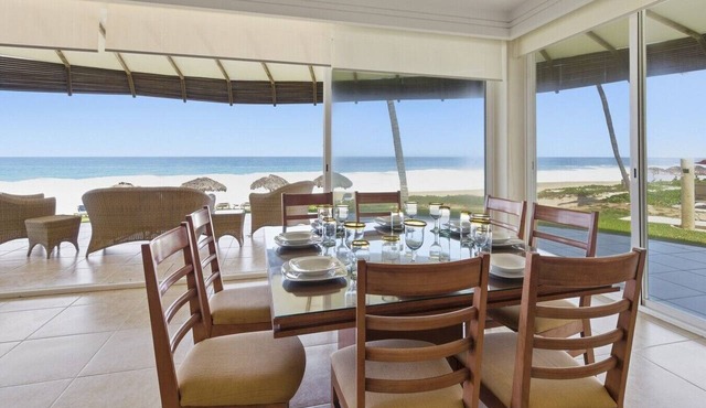 Beautiful 4 bdm Ocean Front Condo at Vivo Resorts