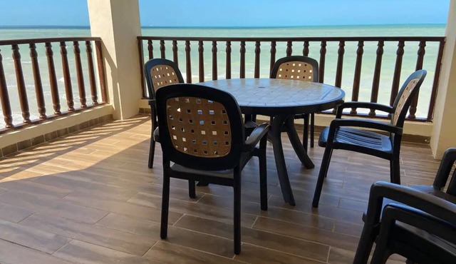Beautiful Apartment in Front of the Sea/Weekly and monthly discounts available!