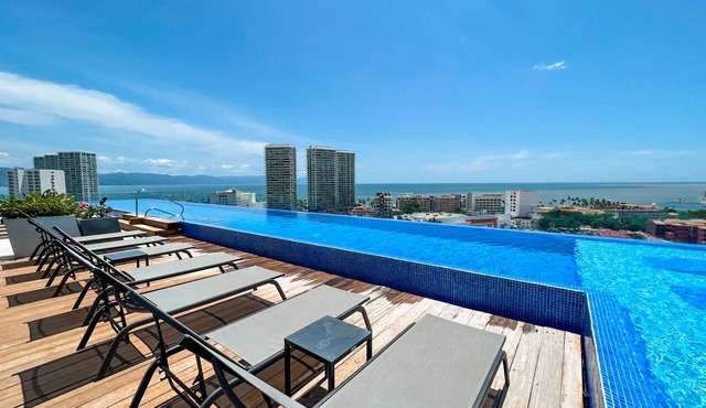Beautiful Apartment, Pool and Roof Garden