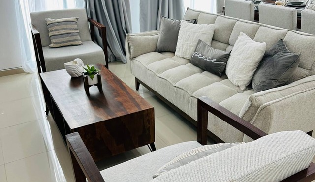 Beautiful apartment 3 blocks from the beach