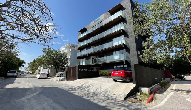 Beautiful brand new LOFT 1 mile away from the beach!