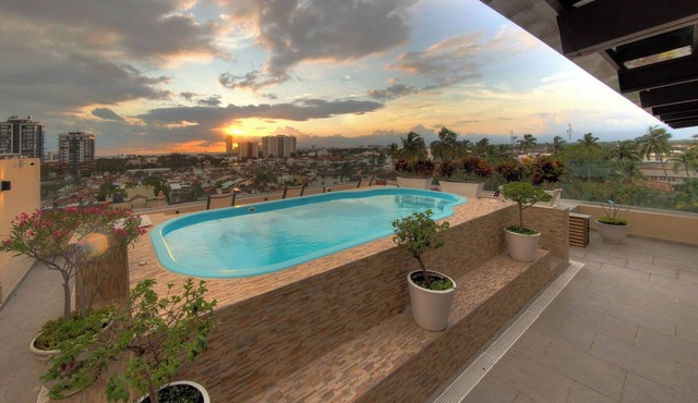 Beautiful Condo with Pool and Close to the Beach