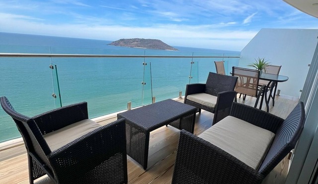 Beautiful condo in Camino al mar, right on the beach for 6 persons