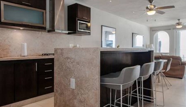 Beautiful Condo with Spectacular Ocean View!
