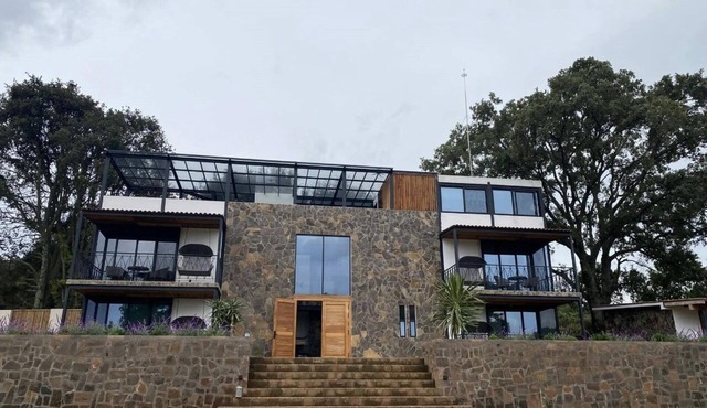 Beautiful country house for rent in Granja de Ovejas Lecheras in the middle of the forest.