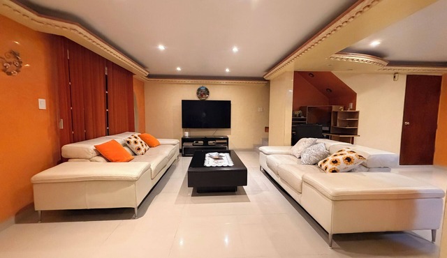BEAUTIFUL HOUSE 10 MINUTES FROM MEXICO CITY AIRPORT