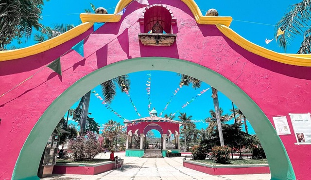 Beautiful “la casita azul” a townhouse, fully equipped, 1 block from the beach “