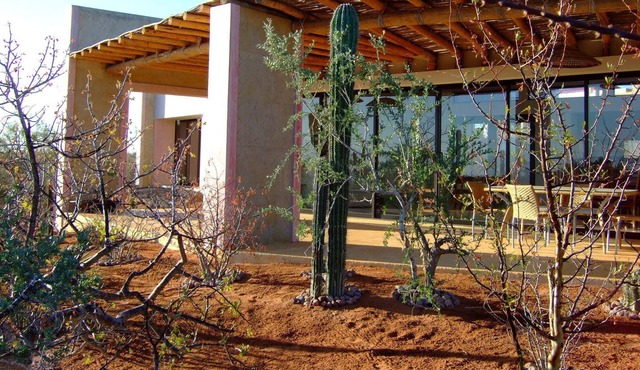 BEAUTIFUL LA PAZ HOME OFFERS QUIET RETREAT
