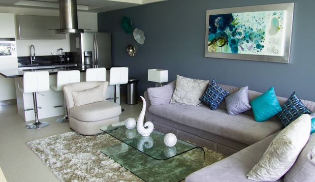 Beautiful luxury condo ! peninsula NV