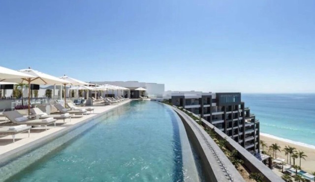 Beautiful luxury ocean front 3 bedroom with spectacular views