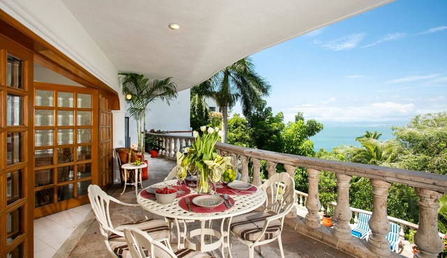 Beautiful & relaxing Condo Rojo in prestigious Conchas Chinas