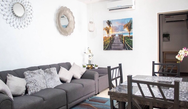 Beautiful remodeled condo near beach !