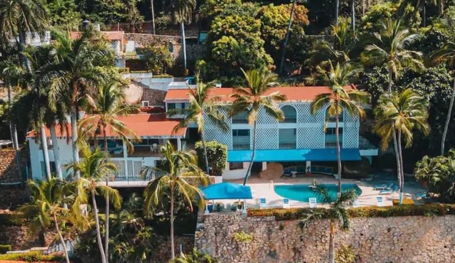 Beautiful Villa Aldila with Direct Beach Access in Acapulco