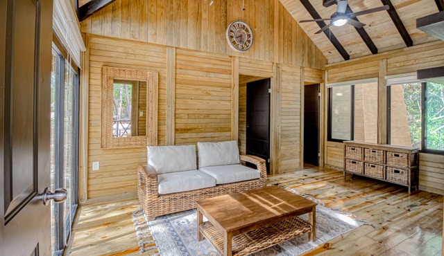 Beautifully designed & secluded cabin with serene views, furnished porch & AC