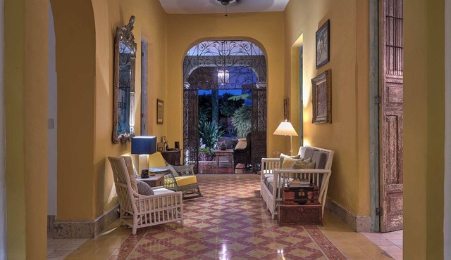 Beautifully renovated 3 bdrm in desirable Santiago with a walk-to-all location.