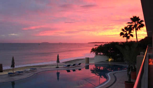 Best value ! Luxury Beach Front Condo