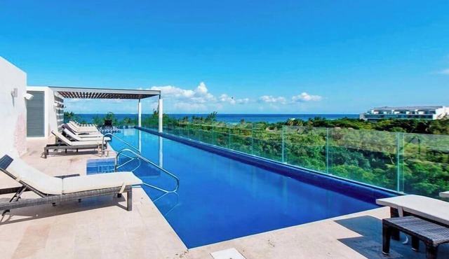 Big Terrace Luxury 2-bedroom condo in charming Playa del Carmen with AC