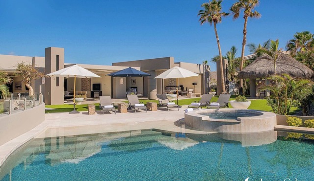 Blue Sea Villa · Heated Pool, Hot Tub & Beach