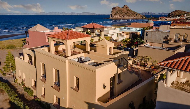 BookStayHop- Casa Dulce Carmin - Ocean Views