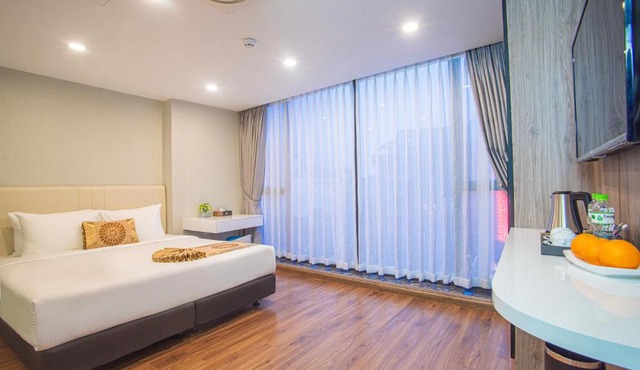 Bridge Lakeside Room For Rent Hanoi