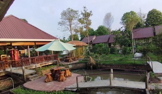 Brown House Resort