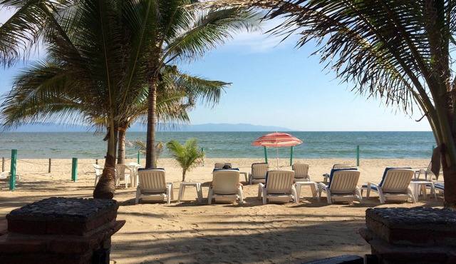 BUCERIAS~EX-LARGE CASA~10 SECONDS to BEACH~Lush Tropical Gardens~Great Location~