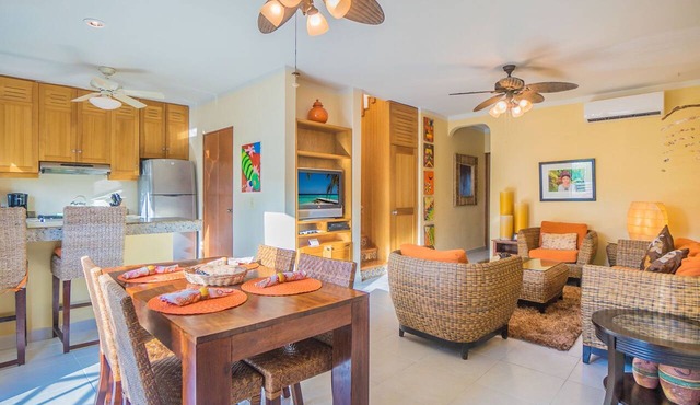 Budget Penthouse. Walking Distance to Beach and Stores by BRIC Vacation Rentals
