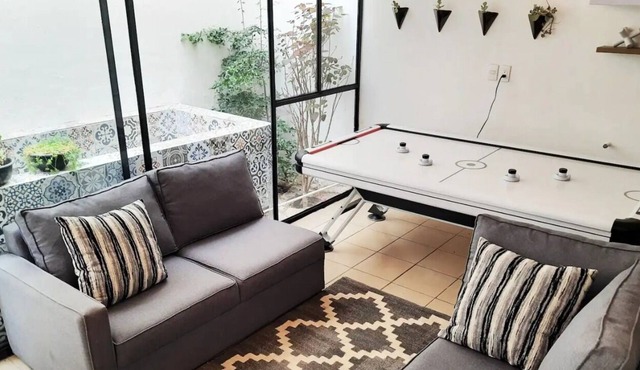 Bugambilias art and rest Lukasa Home pool & airhockey