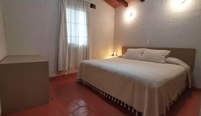 Bungalow Trotamundos: Your pet-friendly retreat with garden and tranquility