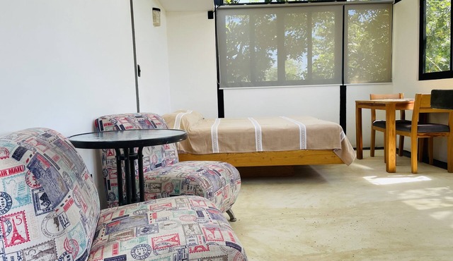 Bungalow with partial ocean view 5 minutes from the beach