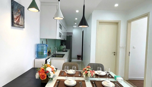 Căn hộ 2 phòng ngủ, 2 phòng tắm đầy đủ tiện nghi - Vinhomes D'Capitale