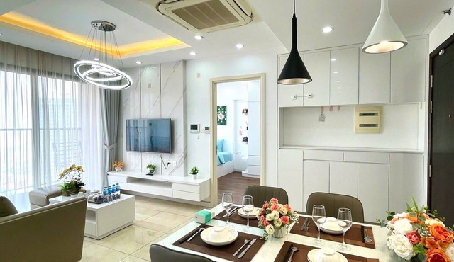 Căn hộ 2 phòng ngủ, 2 phòng tắm, tiện nghi - Vinhomes D'Capitale