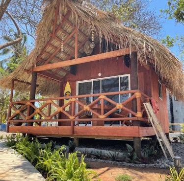 Cabaña Tulipan Punto surf Barra La Saladita