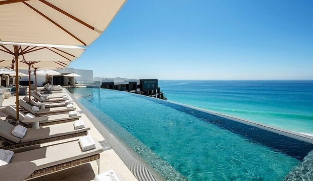 Cabo Luxury on the beach with 2 bedrooms, full kitchen, 2 balconies and hammocks