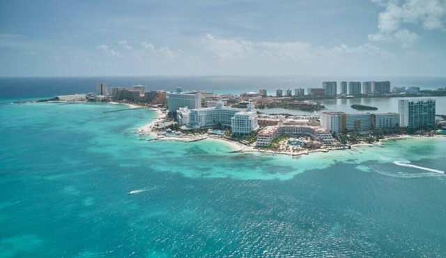 Cancún | Couples Beach Retreat | Pool + Beach