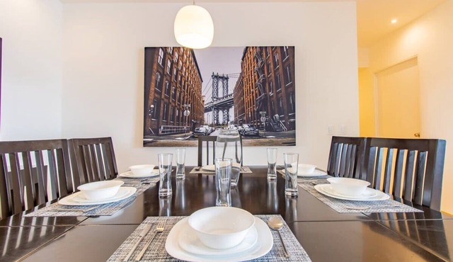 Capitalia | Modern Condo with High-Speed Wi-Fi