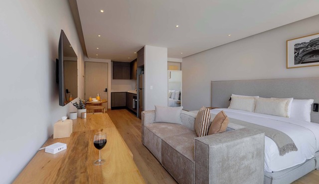 Capitalia | Studio with Rooftop Jacuzzi & Parking