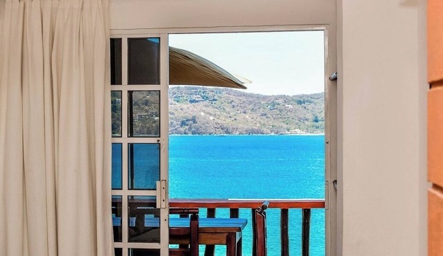 casa adriana zihuatanejo