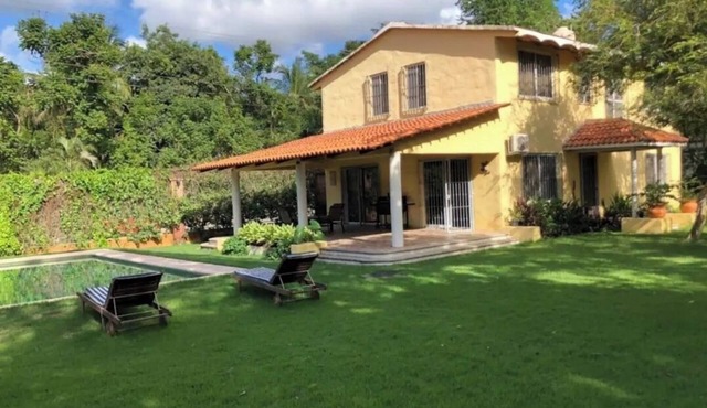 Casa Amma with garden and pool, ideal for families and friends.