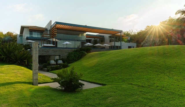 Casa Brisa in Kupuri by Mita Residential. Full Staff, Beachfront, Pool, Yoga Room, GYM