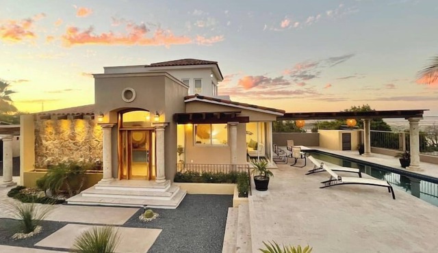 Casa Caracol - Spacious, Pool, Beach front