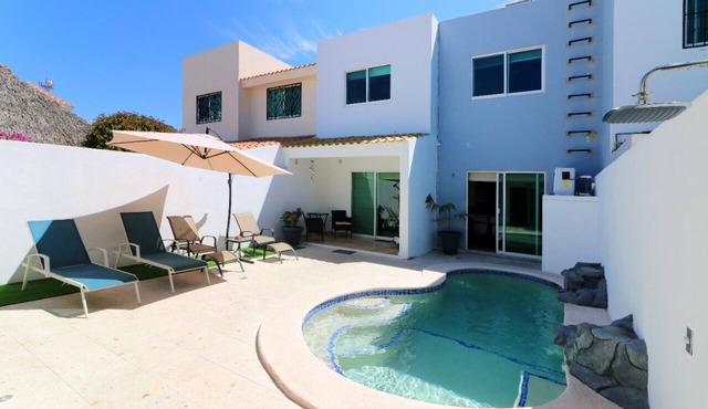 Casa con alberca privada a unos pasos del mar