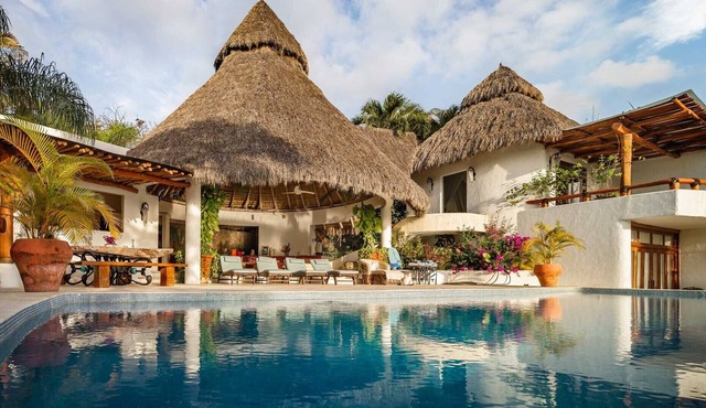 Casa Corazon de Luz, breathtaking ocean views, lush jungle tranquility