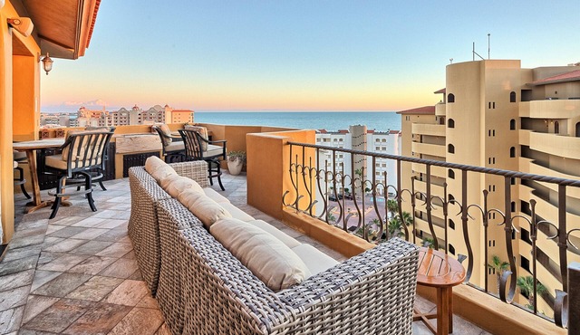 Casa de Bella Paz, Peaceful 3 Bedroom Oceanview Penthouse at Bella Sirena