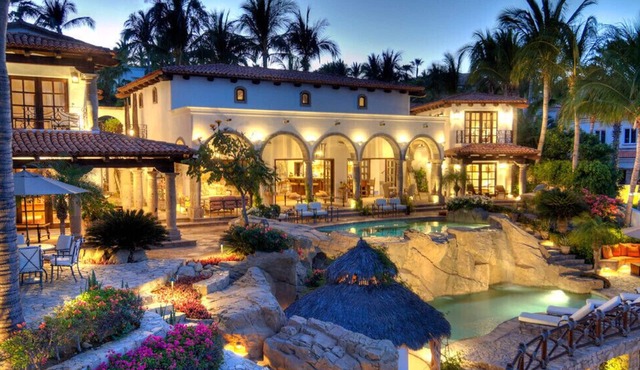 CASA ENCANTO Oceanfront Chef Breakfast Lunch Butler Daily Maid. Owner Operated